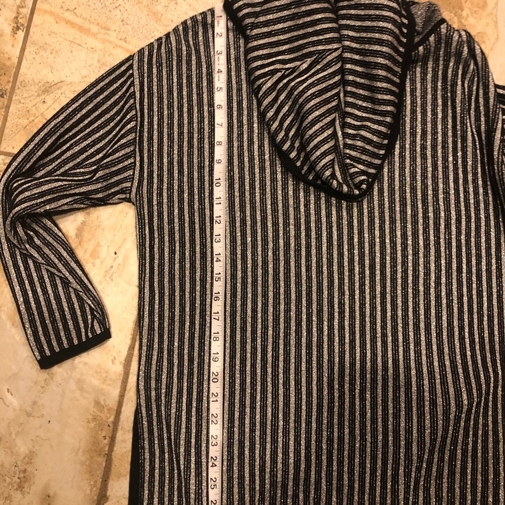 Sweater - Picture 6 of 7